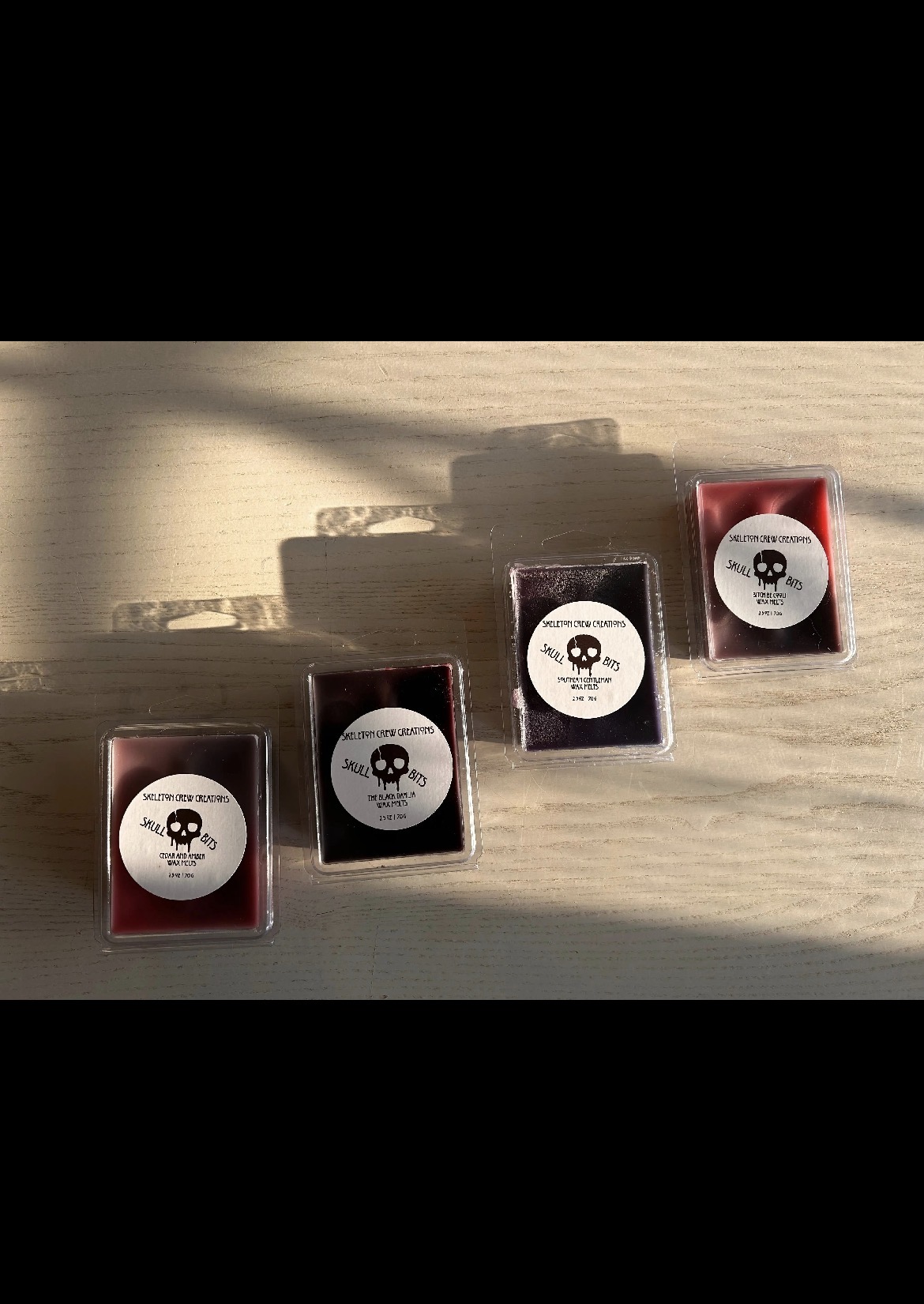 Skull Bits - Dahlia Scented Wax Melts - thumbnail 2 of 4