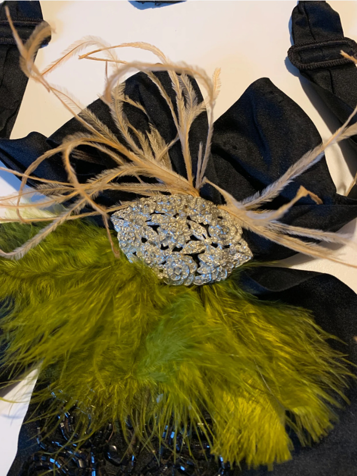La Fée Vert the Reimagined Victorian Cravat Choker Necklace with Absinthe Green Feathers and Rhinestones - thumbnail 2 of 3
