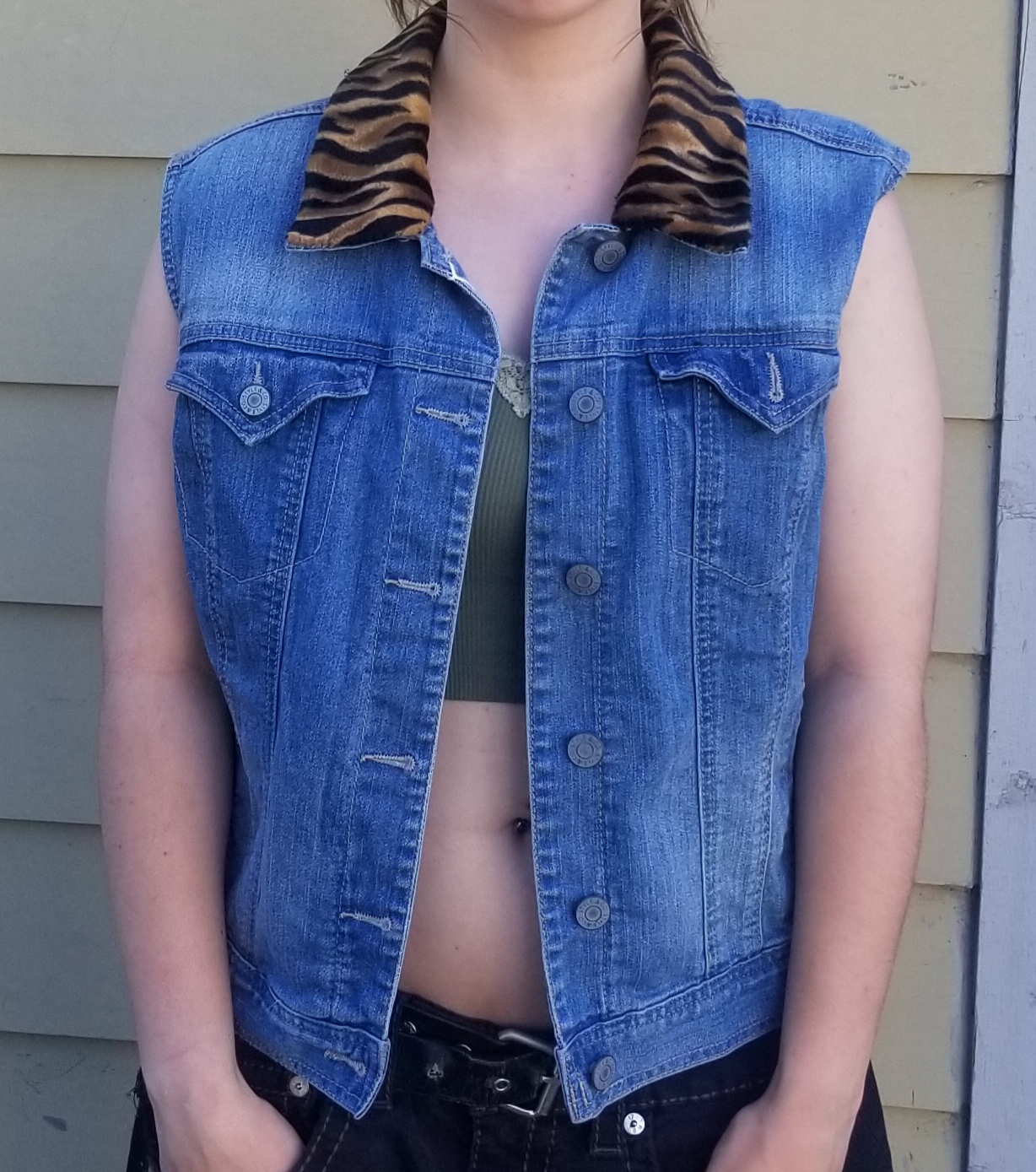 Upcycled tiger denim vest size M - thumbnail 3 of 4