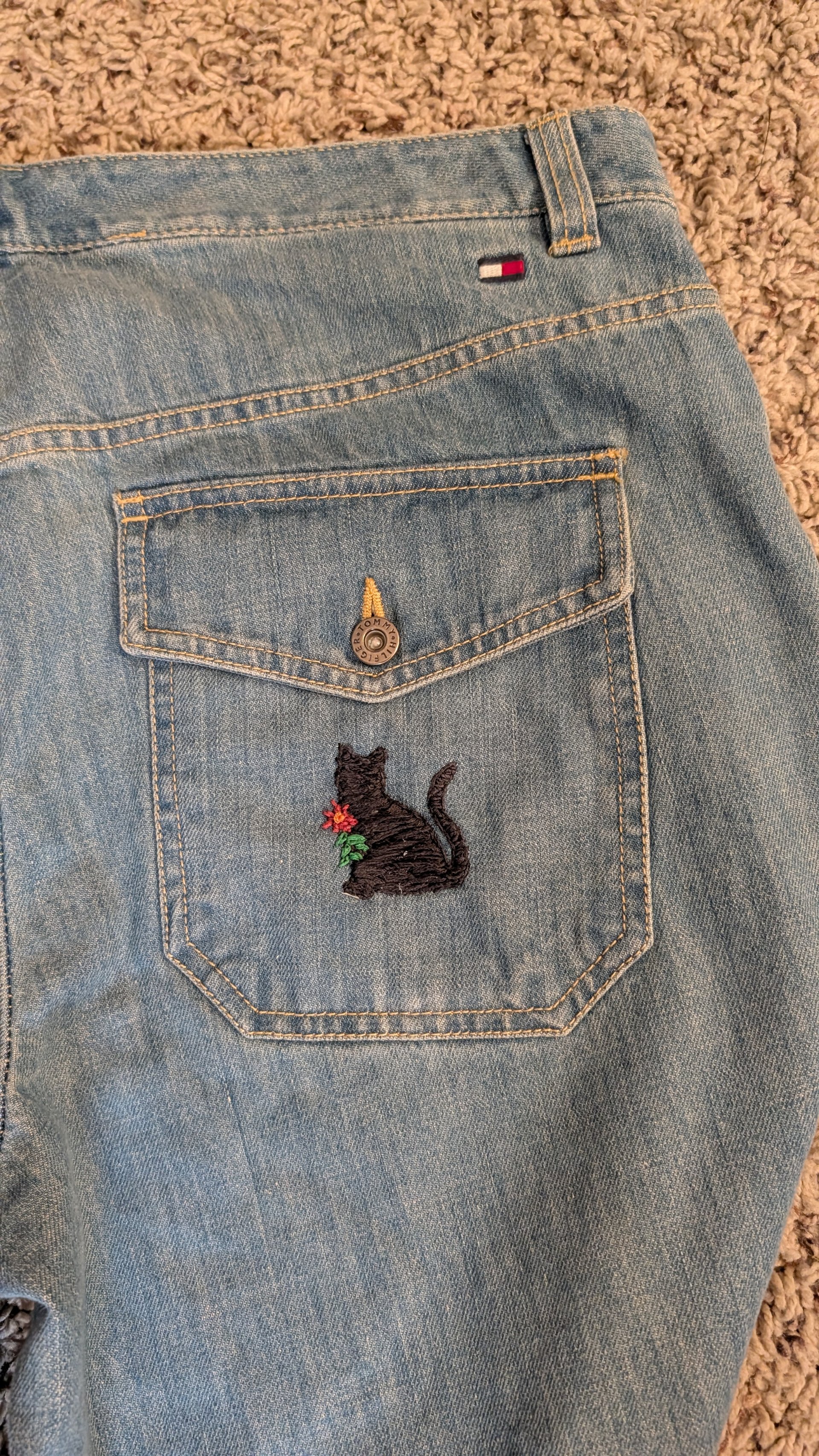 Hand Embroidered Cat Pocket Capris