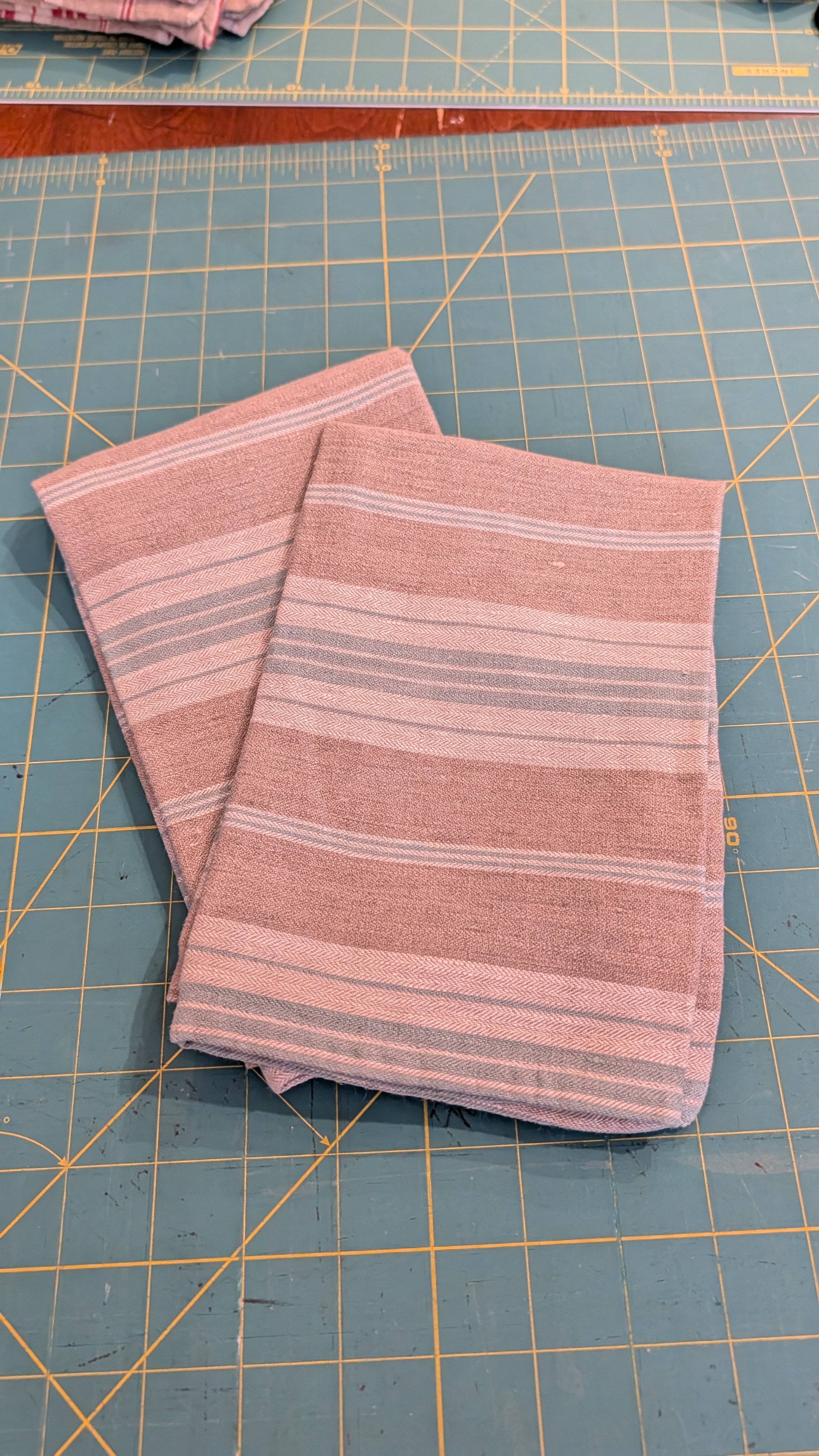Linen hand towels