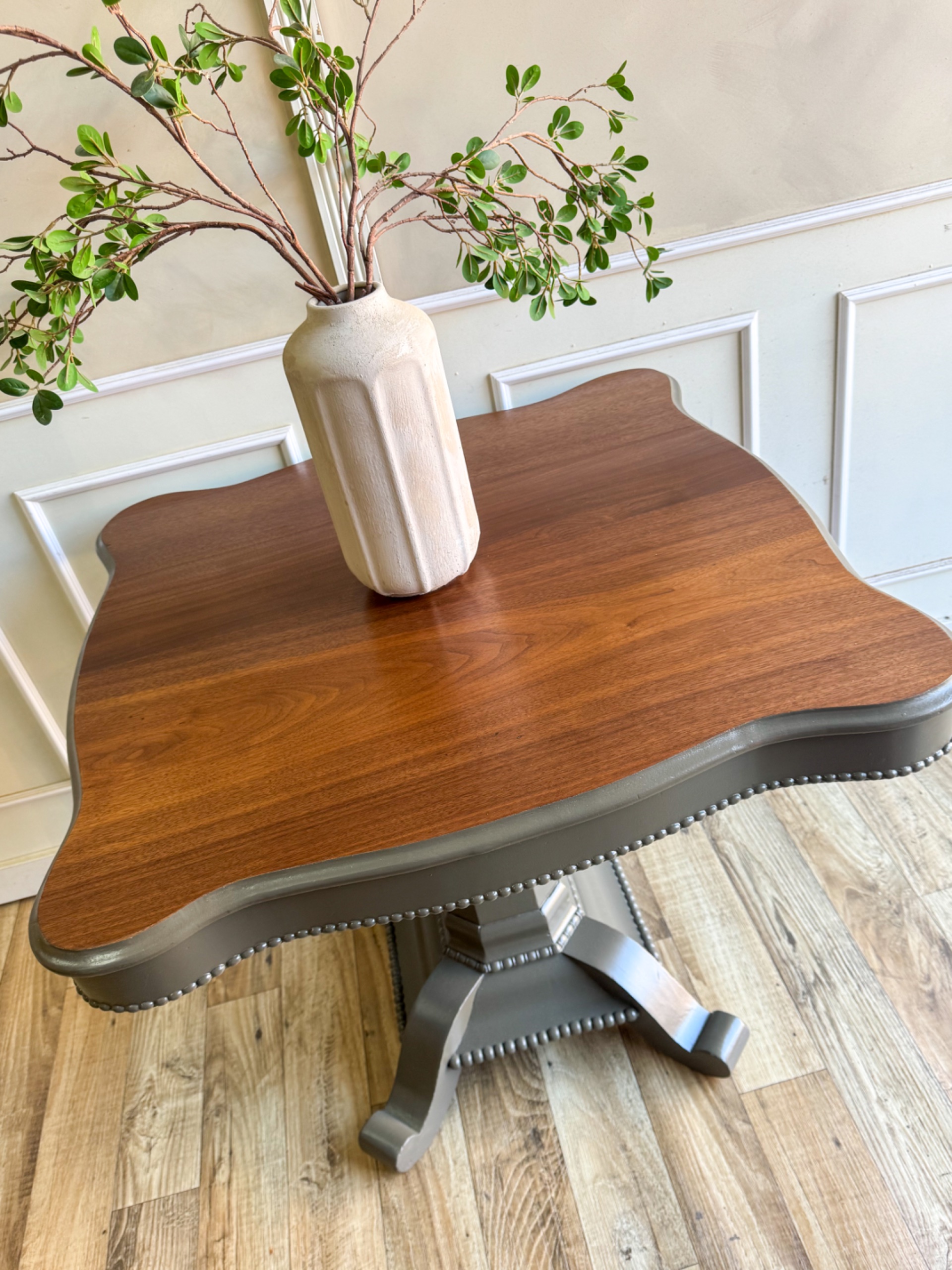 Antique Mahogany Pedestal Table - thumbnail 4 of 4