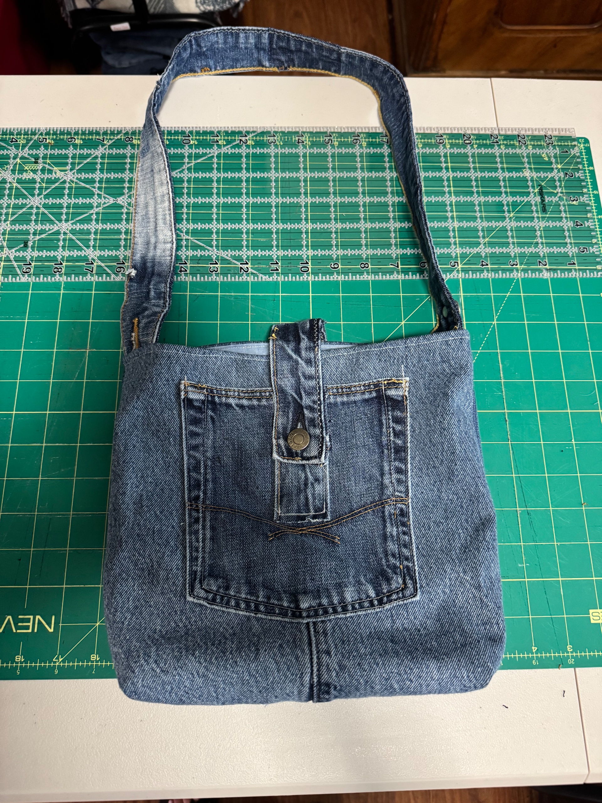 The “back pocket” tote - thumbnail 3 of 4