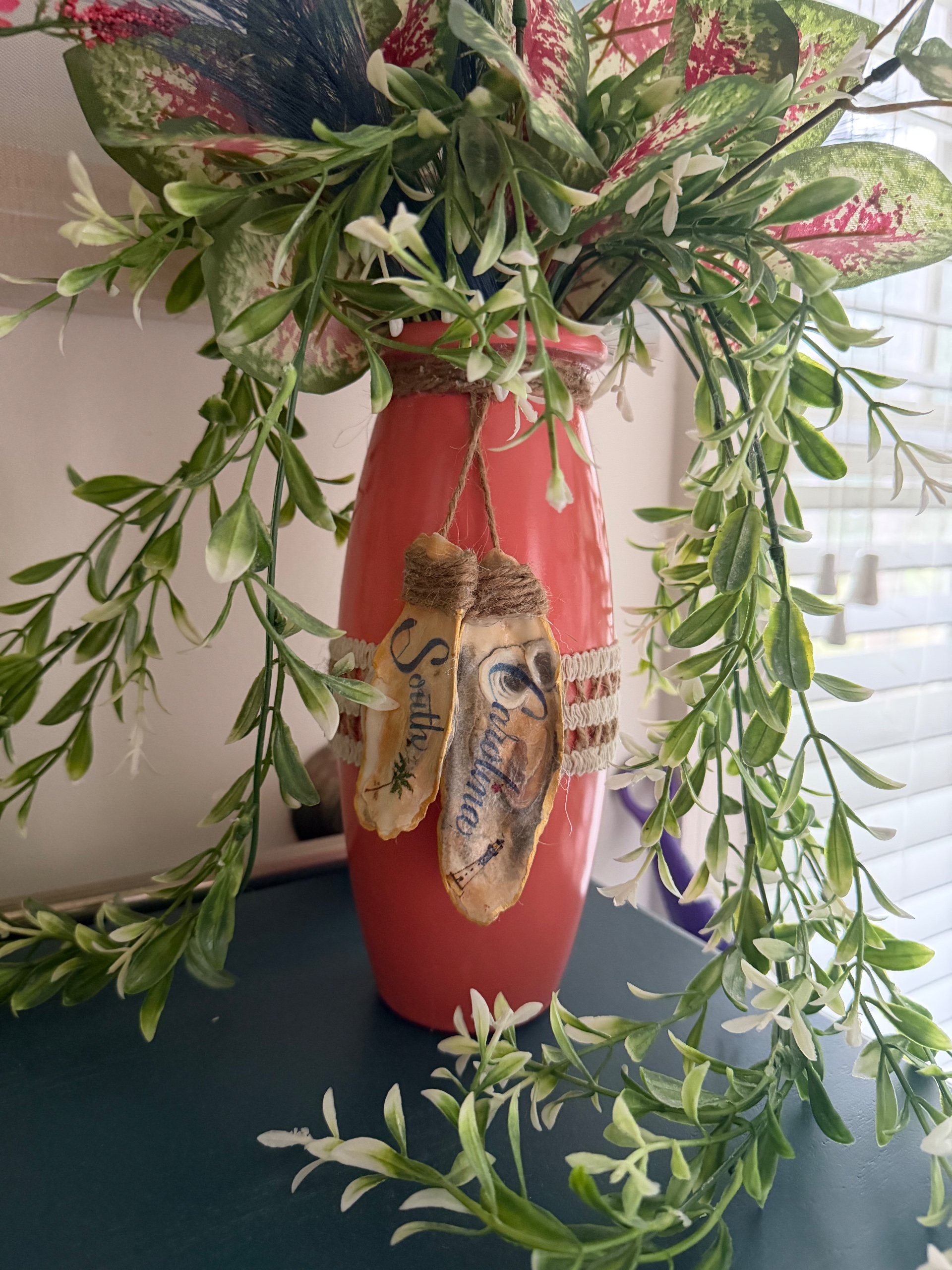 Painted vases with decoupage oyster shells - thumbnail 3 of 4