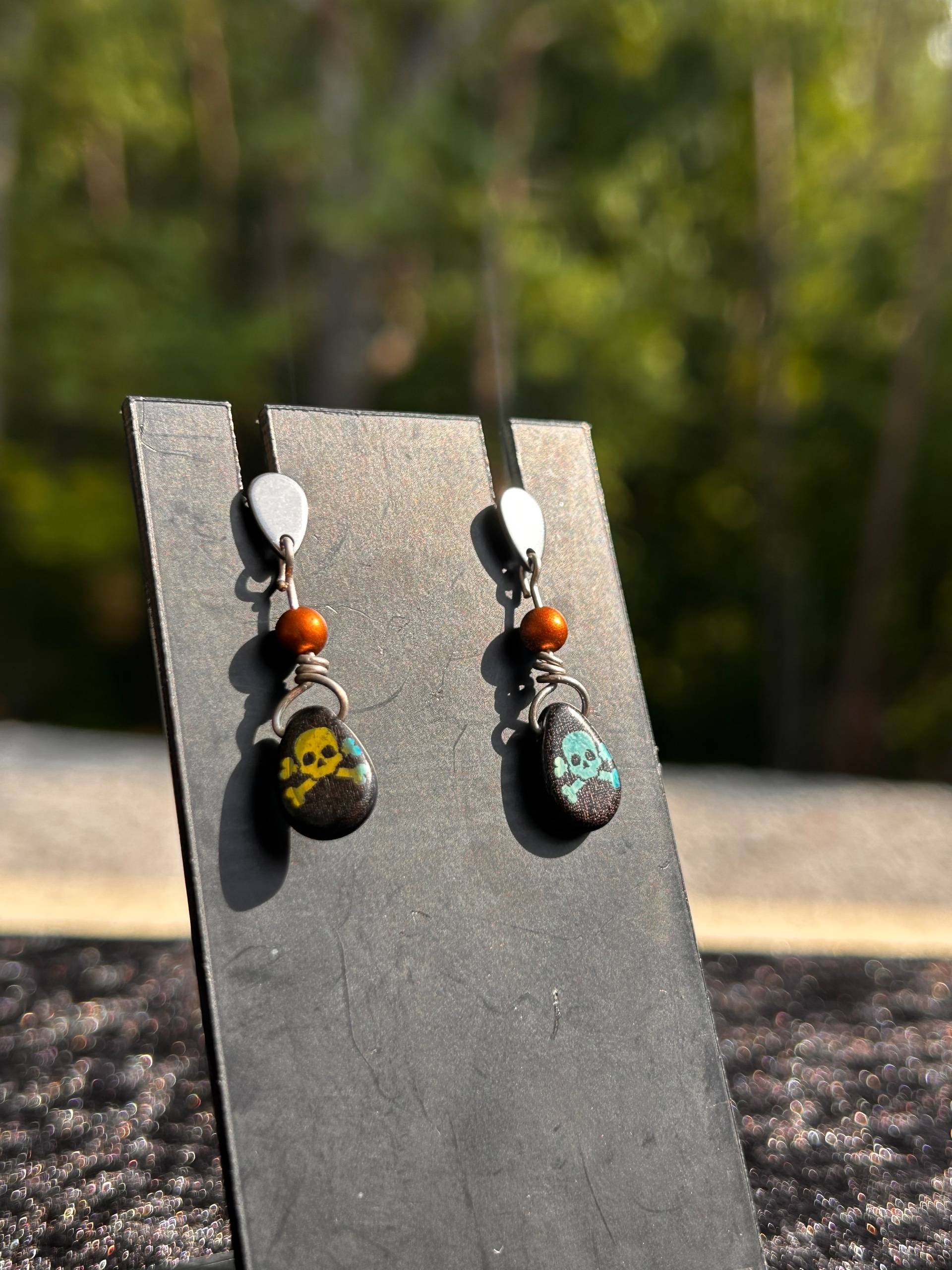 Punk Style Skull and Crossbones Drop Earrings - photo 1 of 3