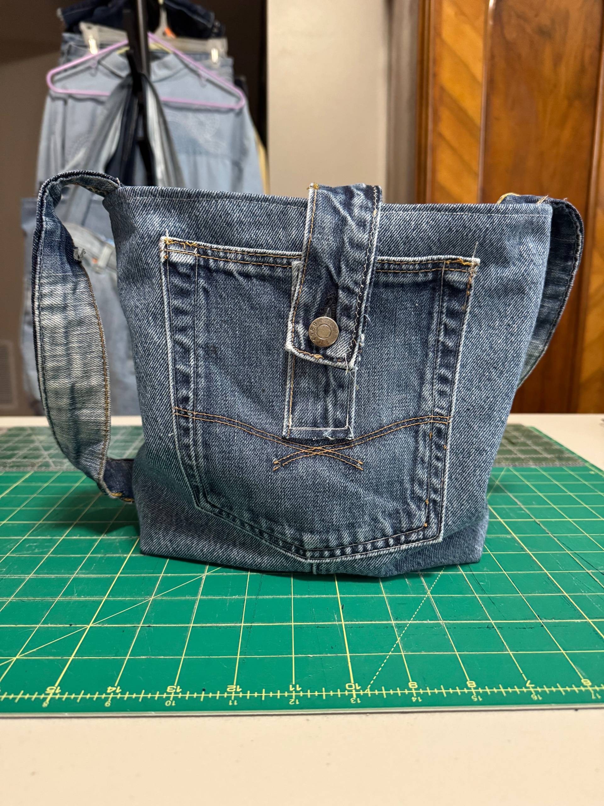 The “back pocket” tote